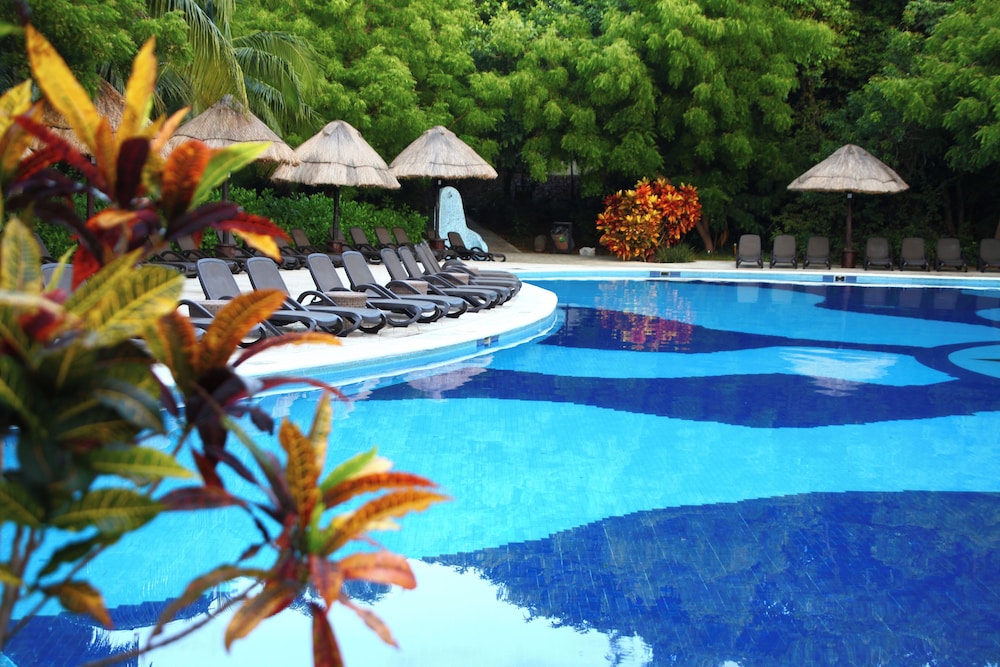 Select Club at Sandos Caracol All Inclusive - Adults Only Area — Swimming pool in Playa del Carmen, Quintana Roo