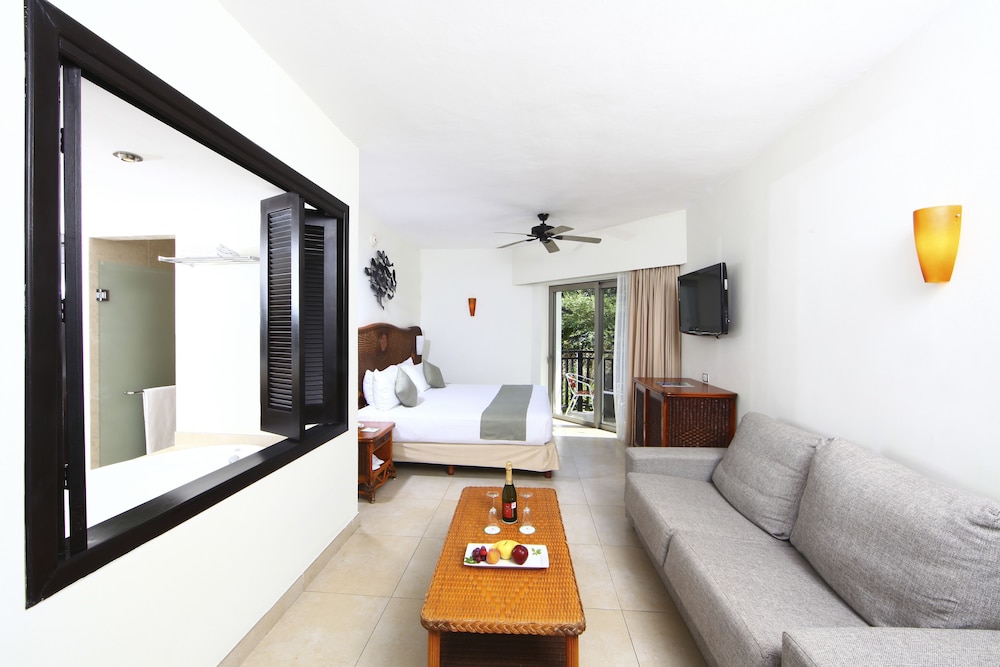 Select Club at Sandos Caracol All Inclusive - Adults Only Area — Hotel rooms in Playa del Carmen, Quintana Roo