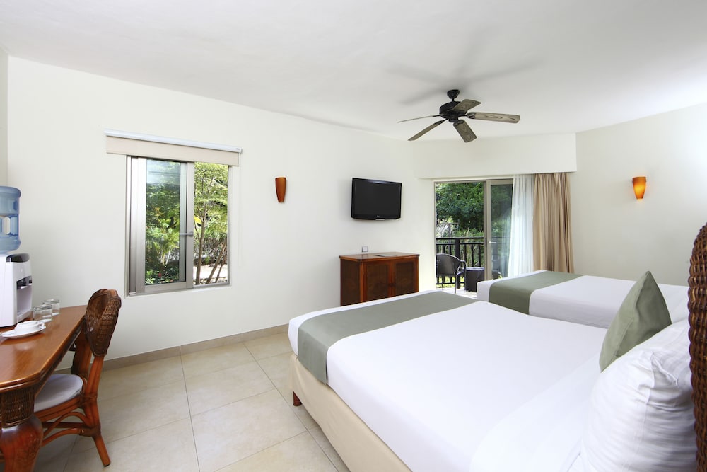 Select Club at Sandos Caracol All Inclusive - Adults Only Area — Hotel rooms in Playa del Carmen, Quintana Roo