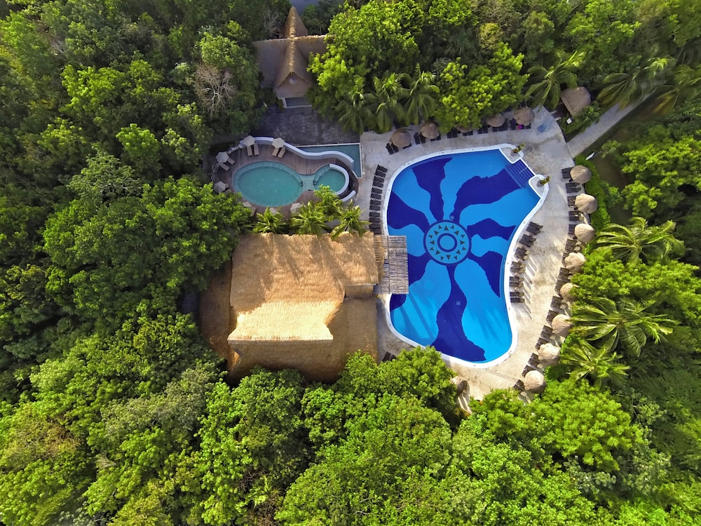 Select Club at Sandos Caracol All Inclusive - Adults Only Area — Swimming pool in Playa del Carmen, Quintana Roo