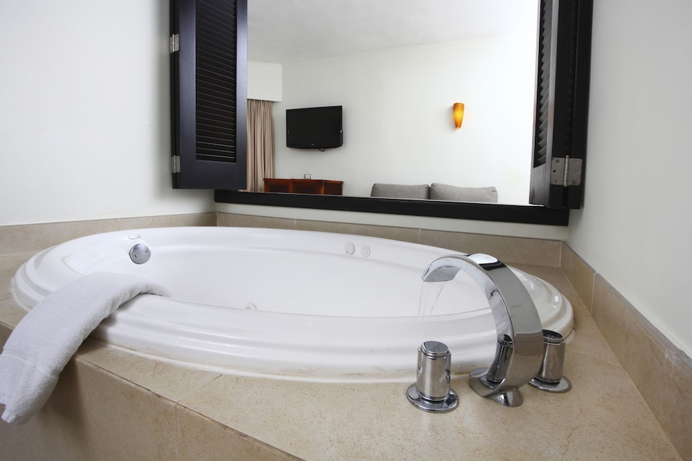 Select Club at Sandos Caracol All Inclusive - Adults Only Area — Hotel rooms in Playa del Carmen, Quintana Roo