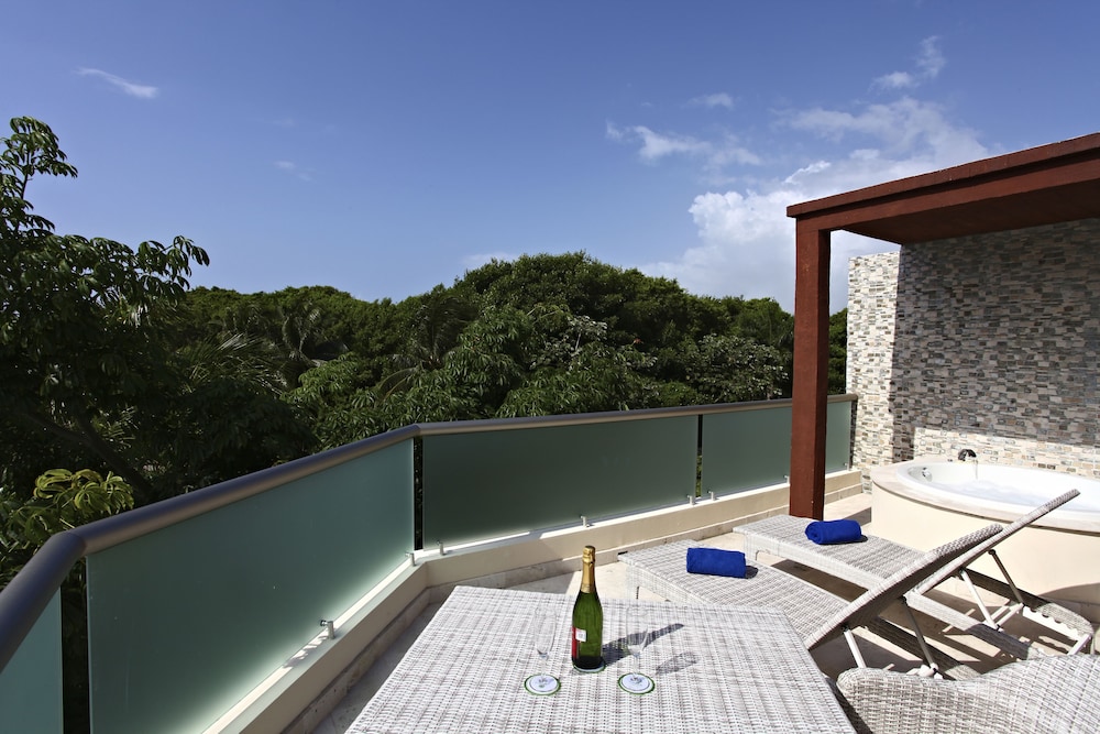 Select Club at Sandos Caracol All Inclusive - Adults Only Area — Hotel rooms in Playa del Carmen, Quintana Roo