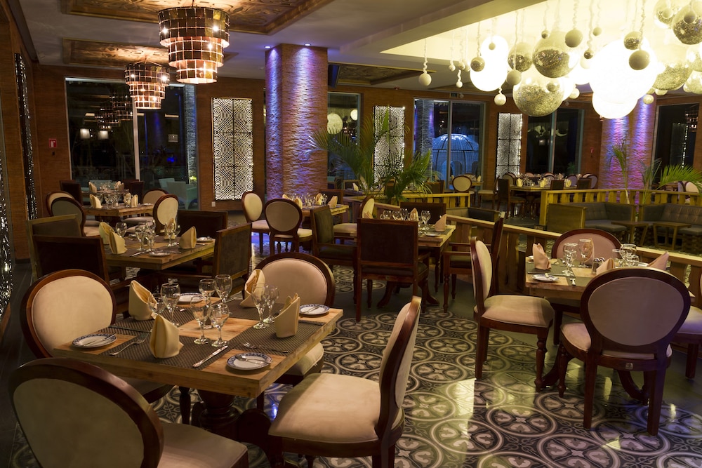 Select Club at Sandos Caracol All Inclusive - Adults Only Area — Restaurant & bars in Playa del Carmen, Quintana Roo