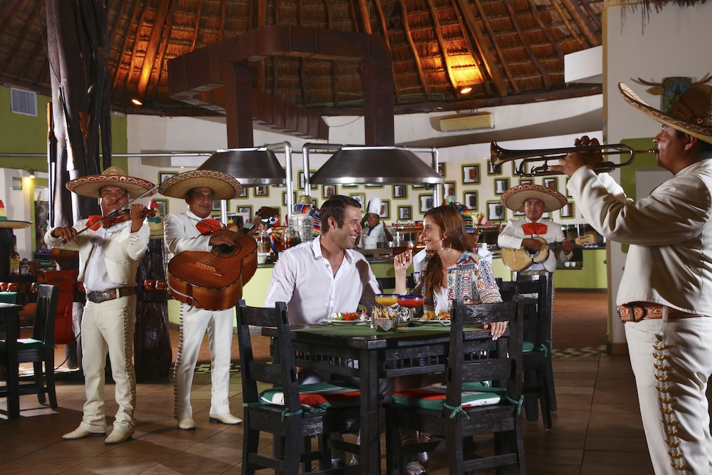 Select Club at Sandos Caracol All Inclusive - Adults Only Area — Restaurant & bars in Playa del Carmen, Quintana Roo