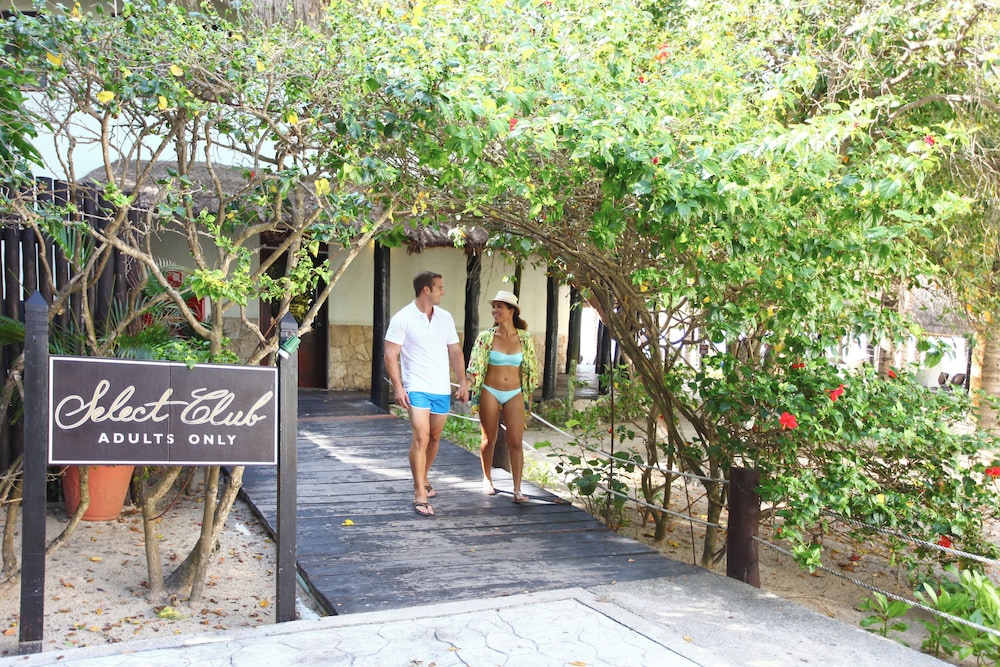 Select Club at Sandos Caracol All Inclusive - Adults Only Area — Hotel building in Playa del Carmen, Quintana Roo