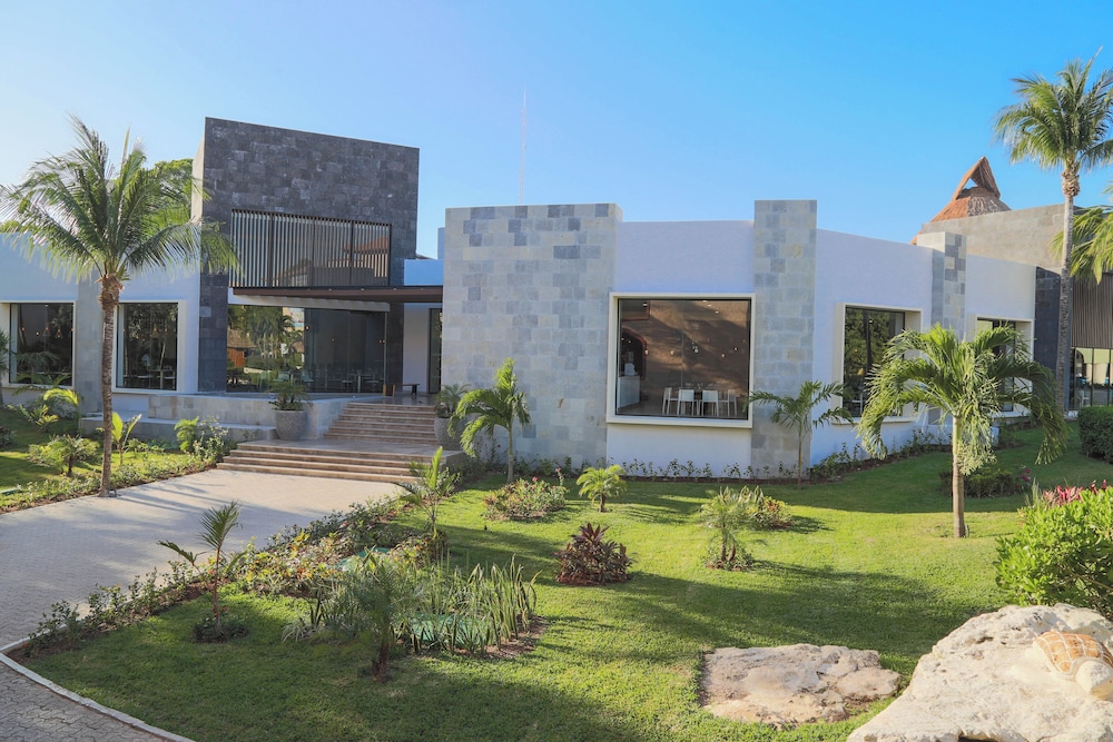 Sandos Playacar All Inclusive — Restaurant in Playa del Carmen, Quintana Roo