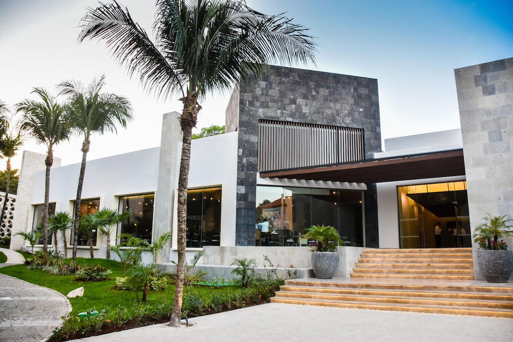 Sandos Playacar All Inclusive — Restaurant in Playa del Carmen, Quintana Roo