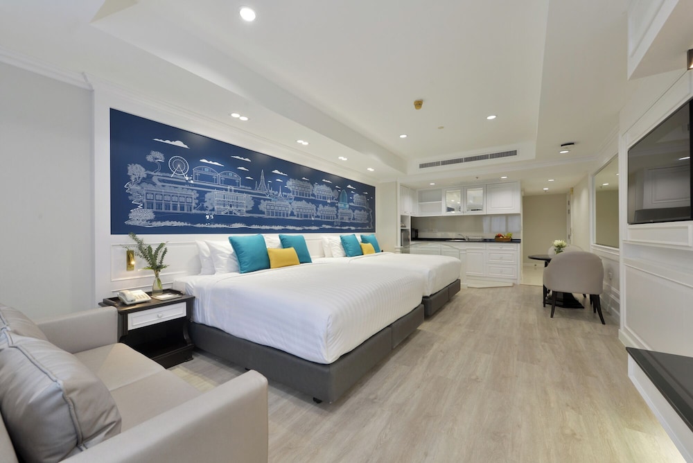 Centre Point Plus Hotel Silom — Hotel rooms in Bangkok, Bangkok
