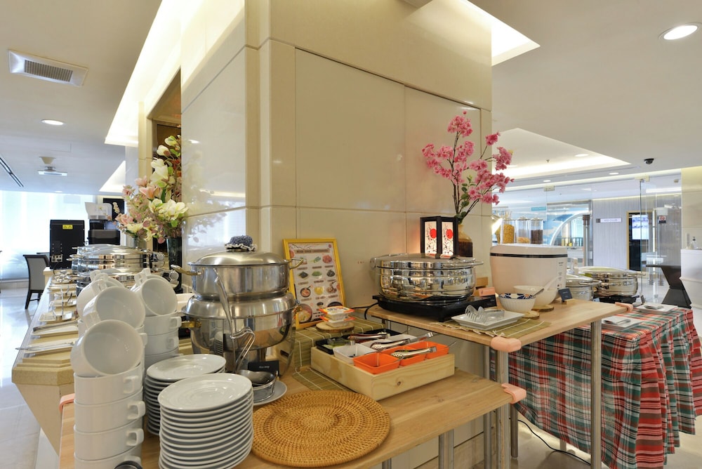 Centre Point Plus Hotel Silom — Restaurant & bars in Bangkok, Bangkok
