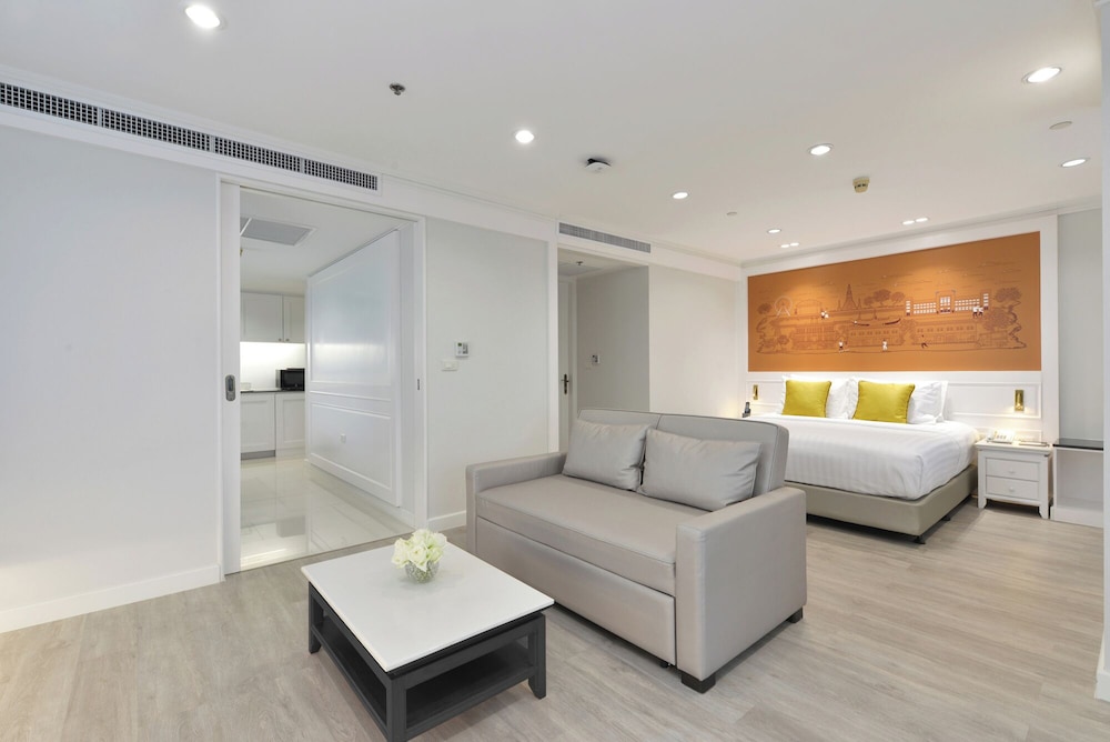 Centre Point Plus Hotel Silom — Hotel rooms in Bangkok, Bangkok