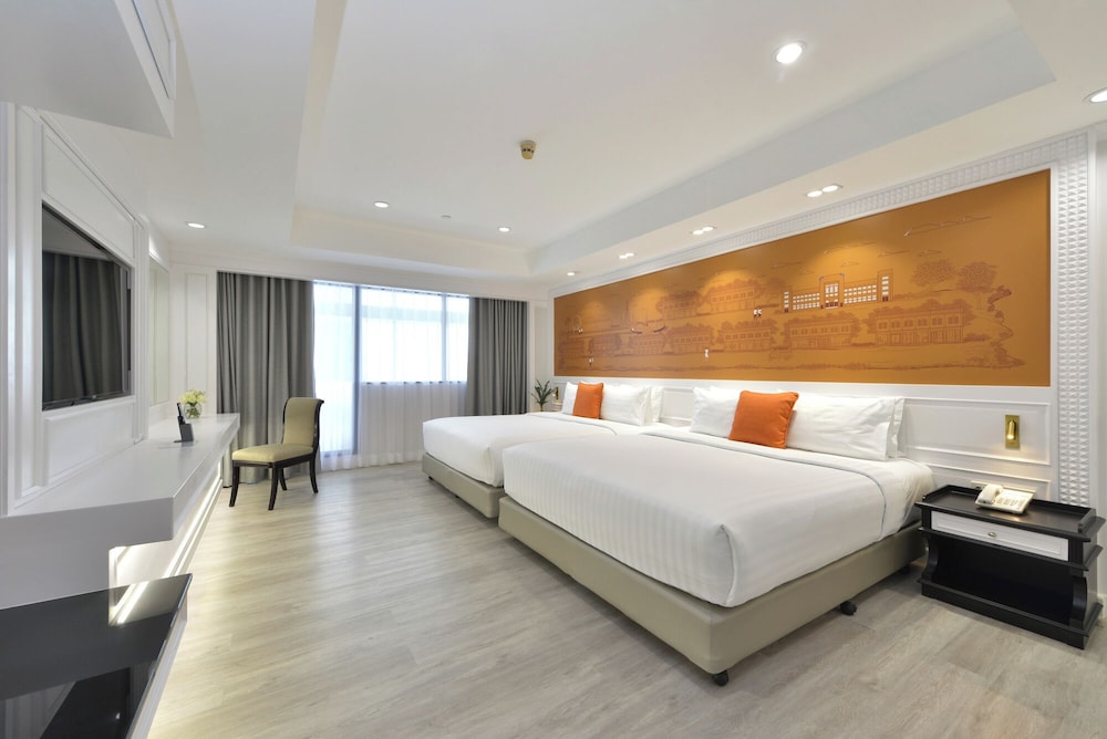 Centre Point Plus Hotel Silom — Hotel rooms in Bangkok, Bangkok