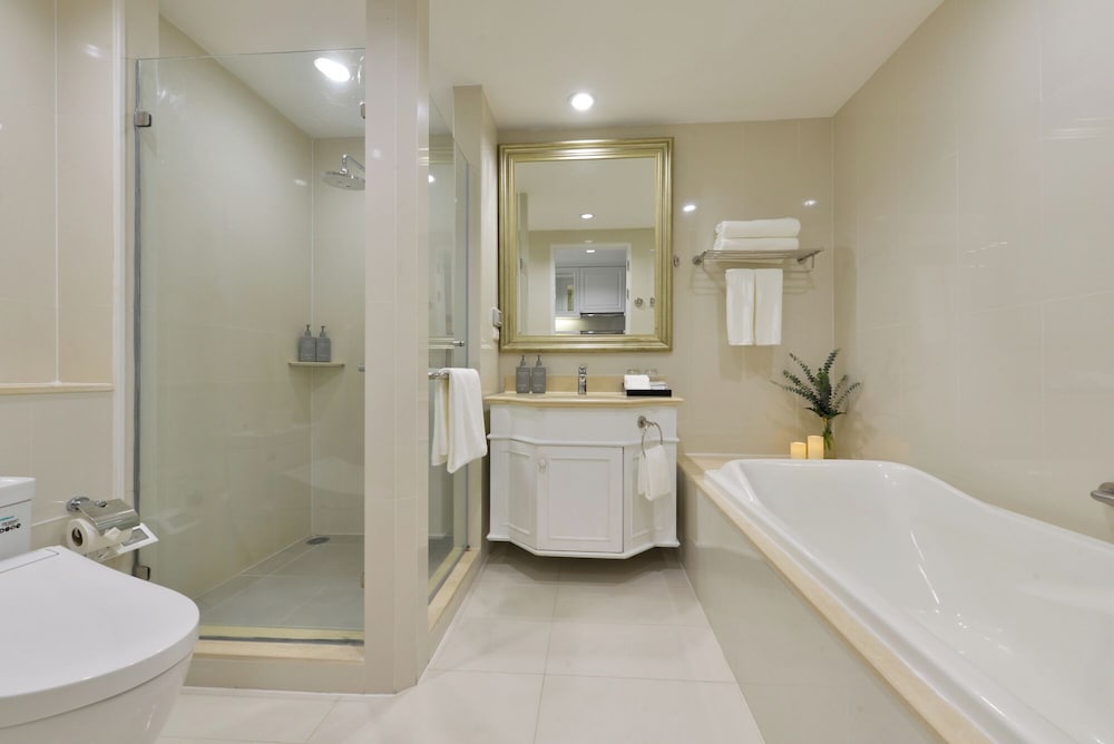 Centre Point Plus Hotel Silom — Hotel rooms in Bangkok, Bangkok