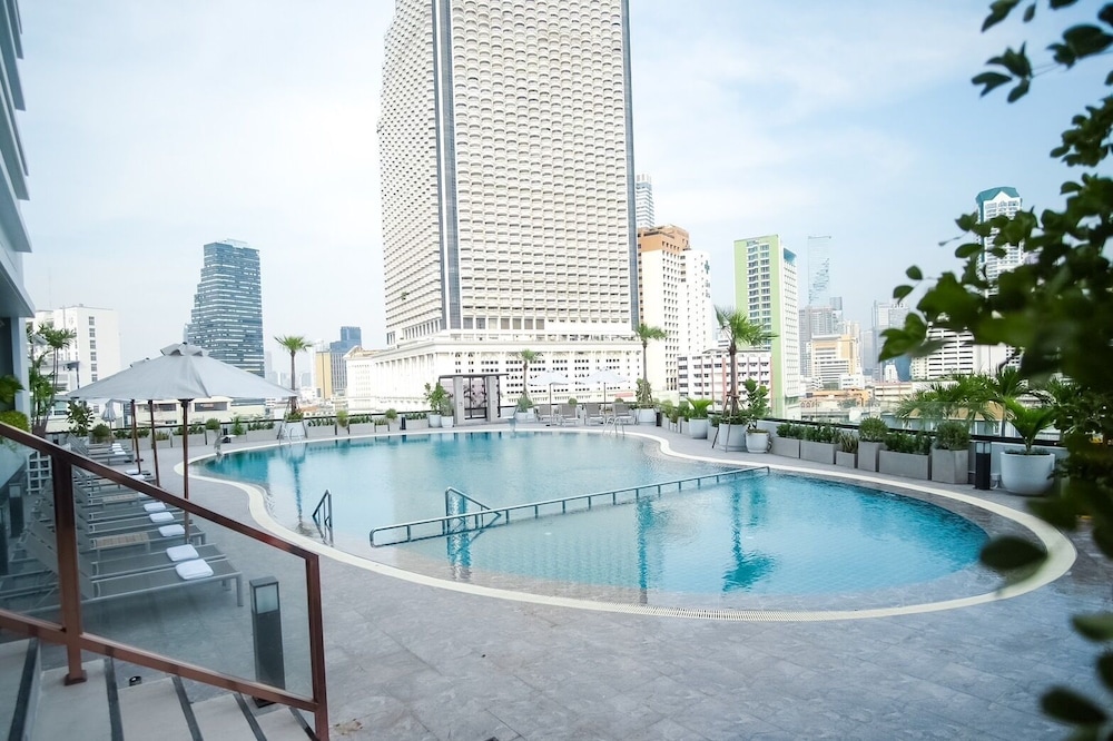 Centre Point Plus Hotel Silom — Swimming pool in Bangkok, Bangkok