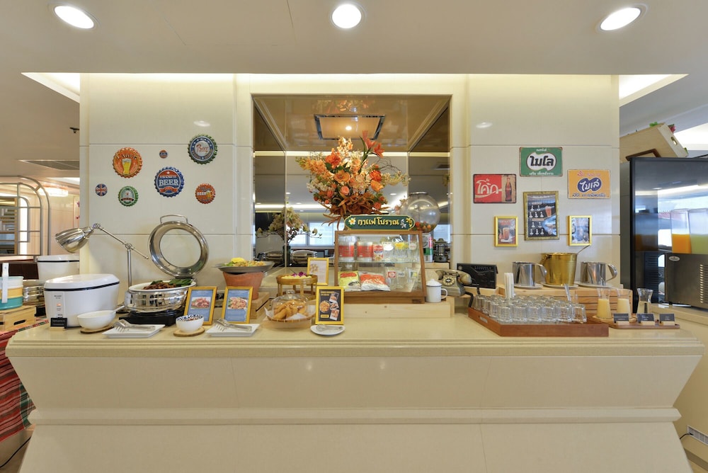 Centre Point Plus Hotel Silom — Restaurant & bars in Bangkok, Bangkok