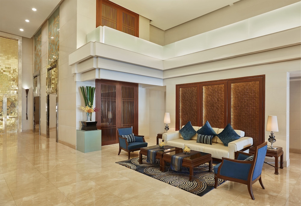 Centre Point Plus Hotel Silom — Hotel building in Bangkok, Bangkok