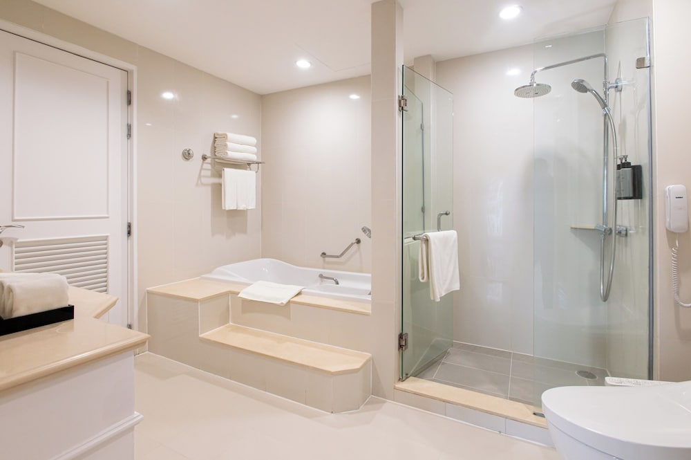Centre Point Plus Hotel Silom — Hotel rooms in Bangkok, Bangkok