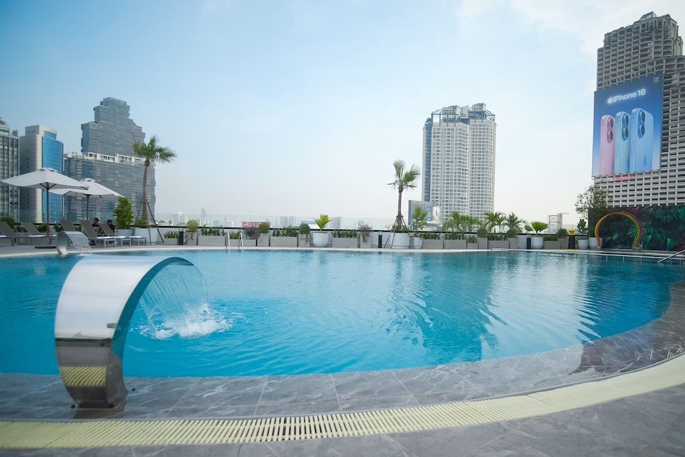 Centre Point Plus Hotel Silom — Swimming pool in Bangkok, Bangkok
