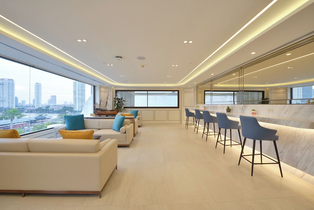 Centre Point Plus Hotel Silom — Restaurant & bars in Bangkok, Bangkok