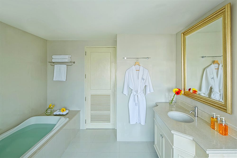 Centre Point Plus Hotel Silom — Hotel rooms in Bangkok, Bangkok