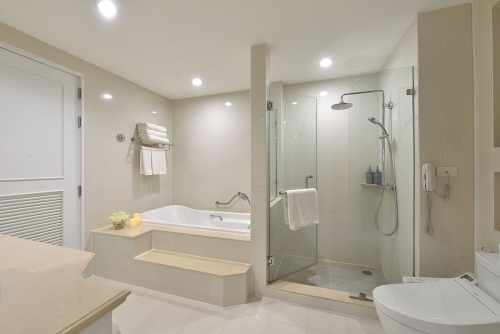 Centre Point Plus Hotel Silom — Hotel rooms in Bangkok, Bangkok