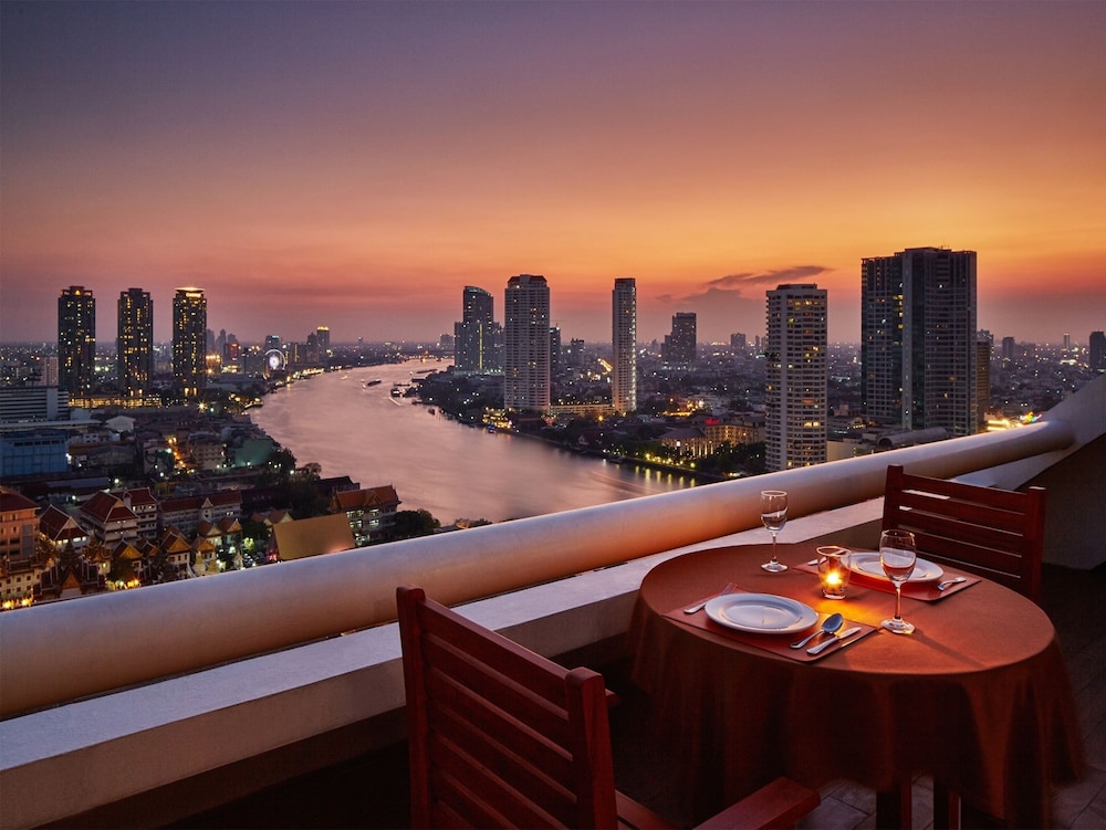 Centre Point Plus Hotel Silom — Restaurant & bars in Bangkok, Bangkok