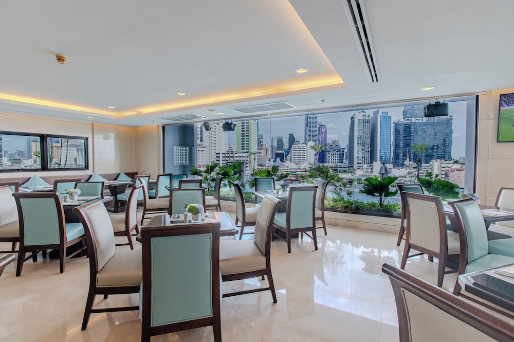 Centre Point Plus Hotel Silom — Restaurant & bars in Bangkok, Bangkok