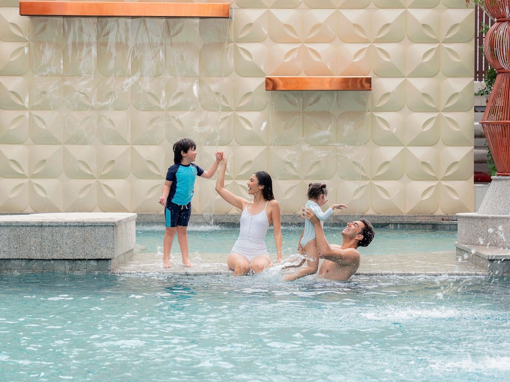 Novotel Living Bangkok Sukhumvit Legacy — Swimming pool in Bangkok, Bangkok