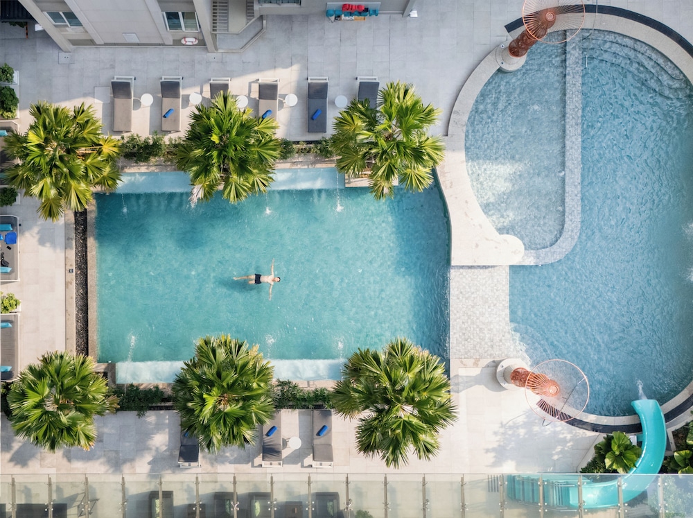 Novotel Living Bangkok Sukhumvit Legacy — Main photo in Bangkok, Bangkok
