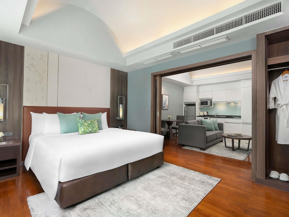 Novotel Living Bangkok Sukhumvit Legacy — Hotel rooms in Bangkok, Bangkok