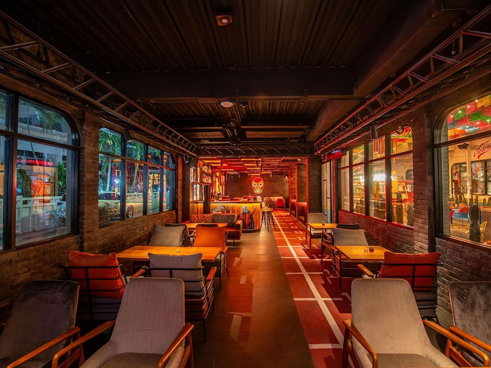 Novotel Living Bangkok Sukhumvit Legacy — Restaurant & bars in Bangkok, Bangkok