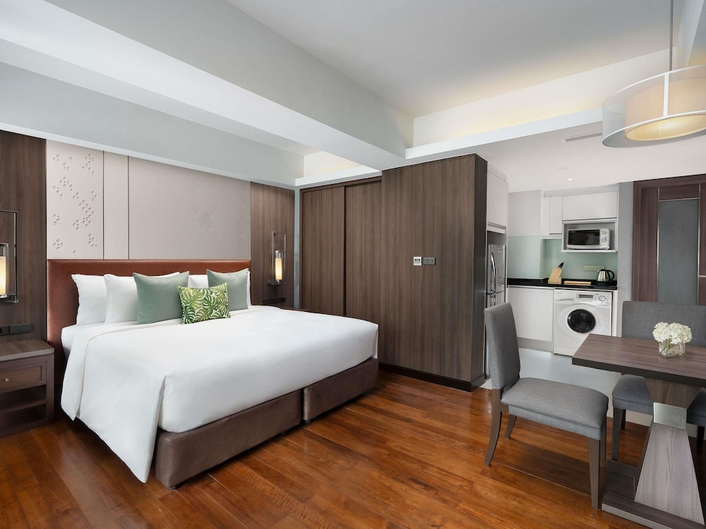 Novotel Living Bangkok Sukhumvit Legacy — Hotel rooms in Bangkok, Bangkok