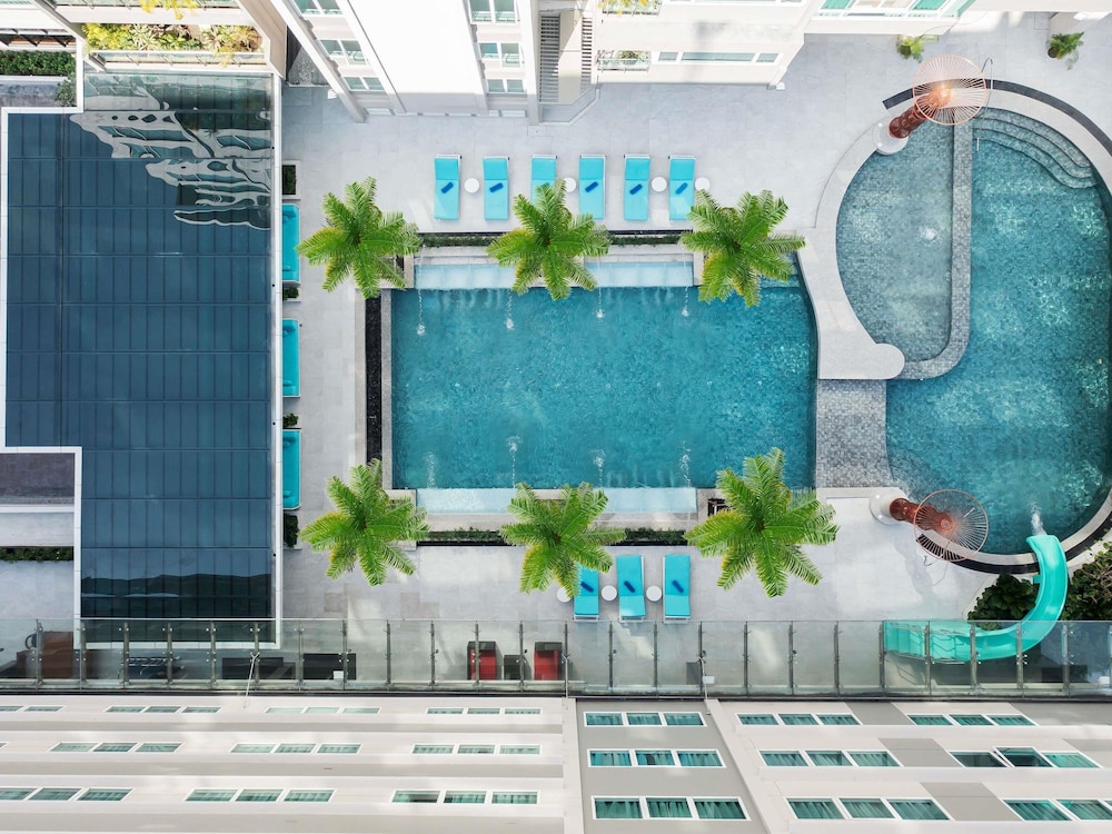 Novotel Living Bangkok Sukhumvit Legacy — Swimming pool in Bangkok, Bangkok