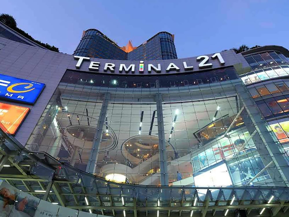 Novotel Living Bangkok Sukhumvit Legacy — Hotel building in Bangkok, Bangkok