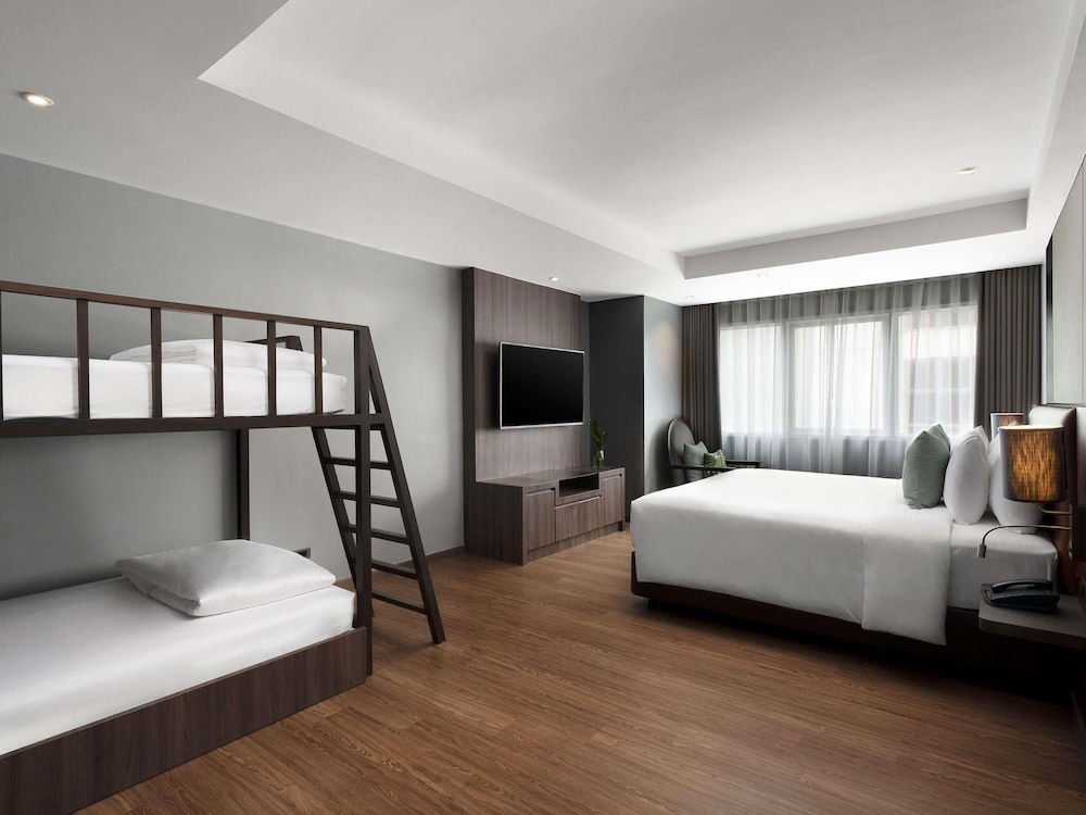 Novotel Living Bangkok Sukhumvit Legacy — Hotel rooms in Bangkok, Bangkok