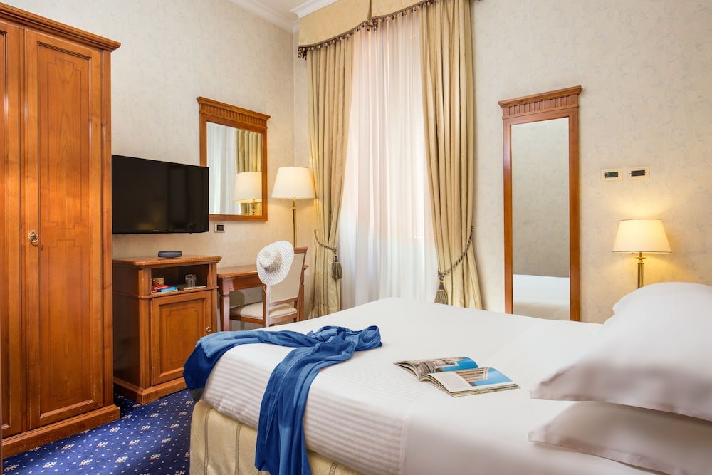 UNA Hotels Empire Roma — Hotel rooms in Rome, Lazio