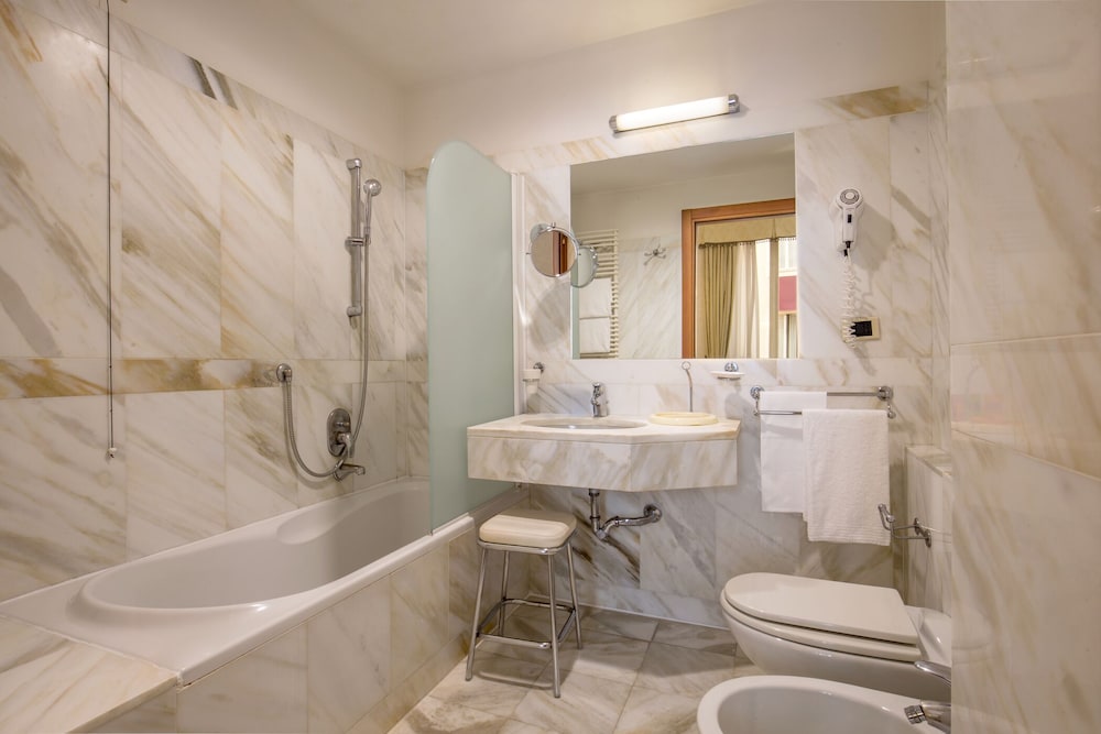 UNA Hotels Empire Roma — Hotel rooms in Rome, Lazio