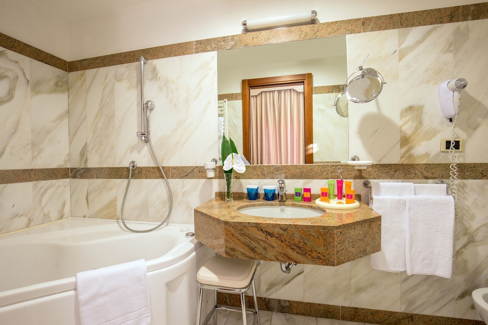 UNA Hotels Empire Roma — Hotel rooms in Rome, Lazio