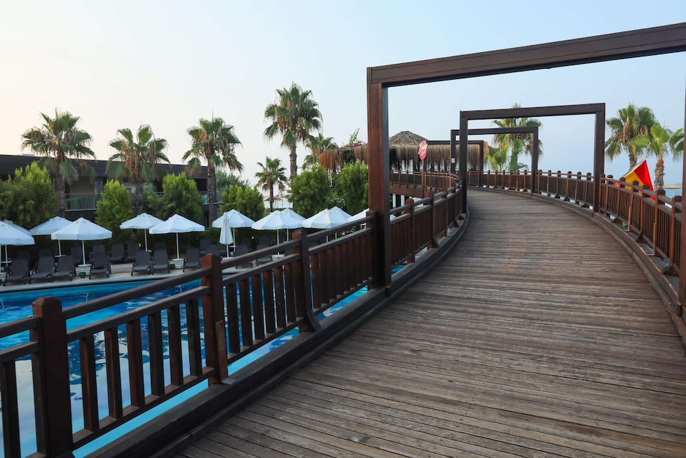 Sherwood Dreams Resort — Swimming pool in Belek