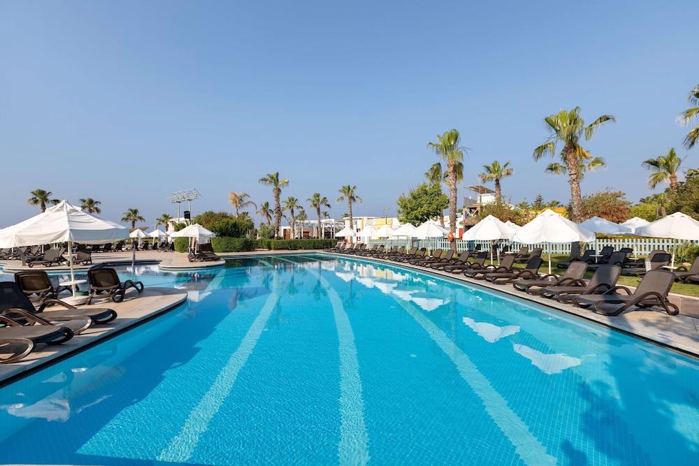 Sherwood Dreams Resort — Swimming pool in Belek