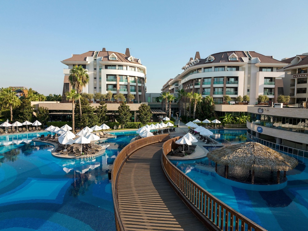 Sherwood Dreams Resort — Swimming pool in Belek