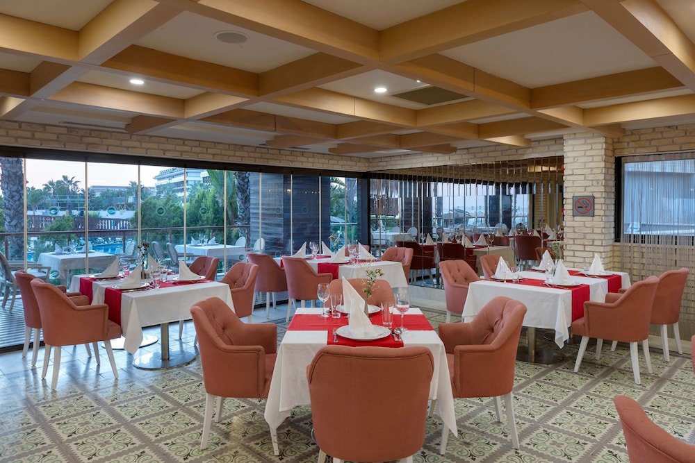 Sherwood Dreams Resort — Restaurant & bars in Belek