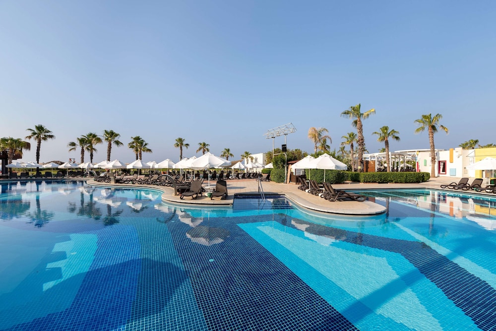 Sherwood Dreams Resort — Swimming pool in Belek
