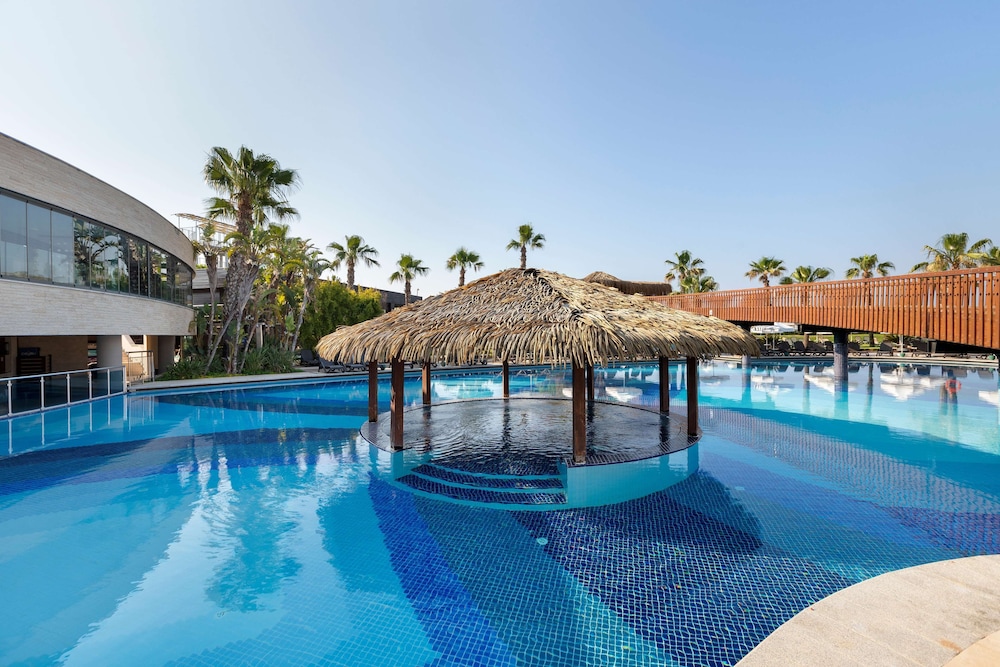 Sherwood Dreams Resort — Swimming pool in Belek