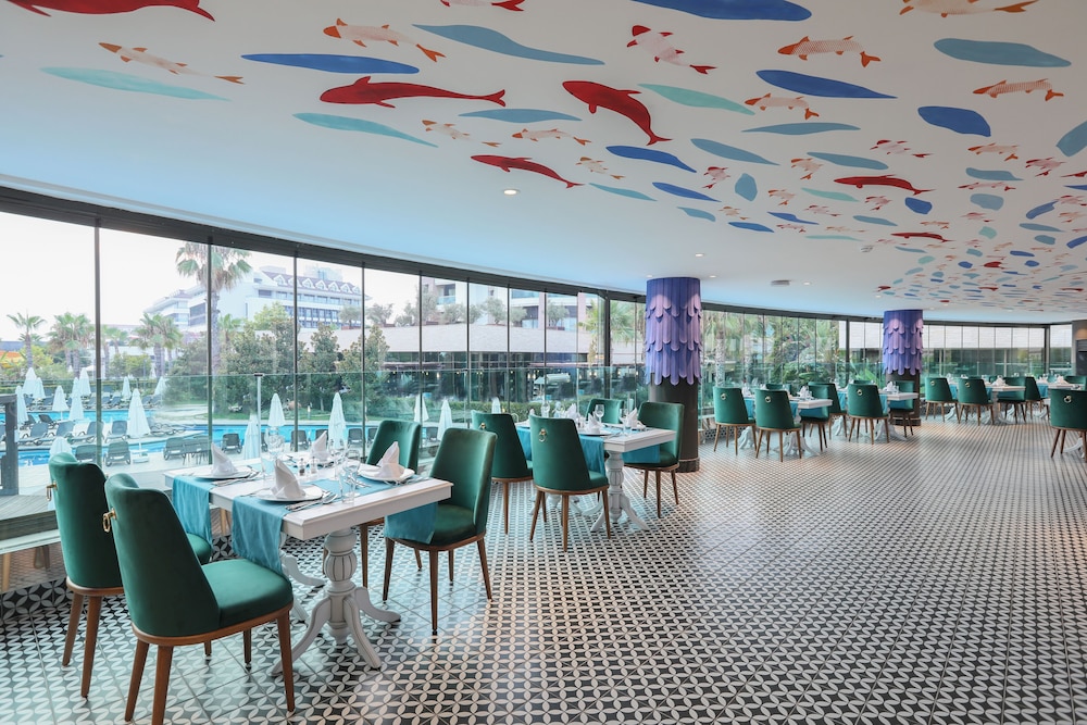 Sherwood Dreams Resort — Restaurant & bars in Belek