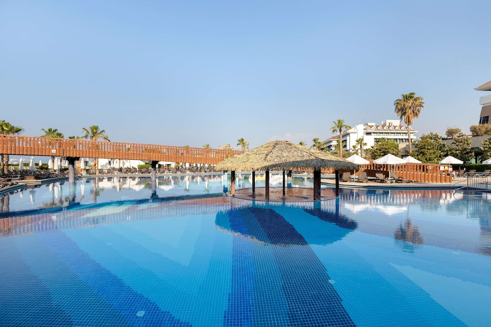 Sherwood Dreams Resort — Swimming pool in Belek