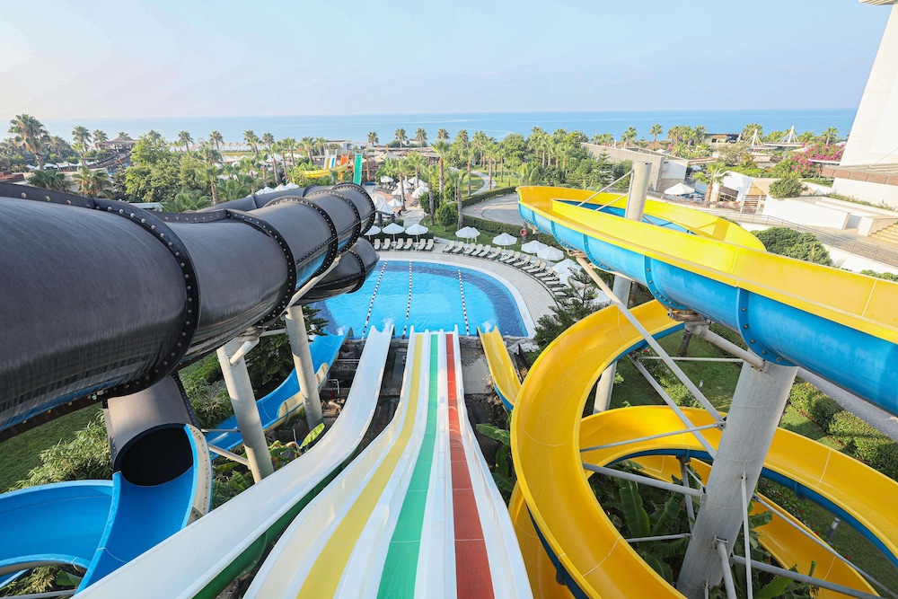 Sherwood Dreams Resort — Swimming pool in Belek
