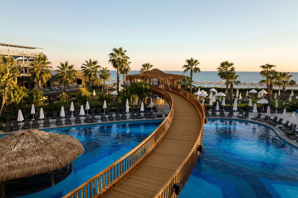 Sherwood Dreams Resort — Swimming pool in Belek
