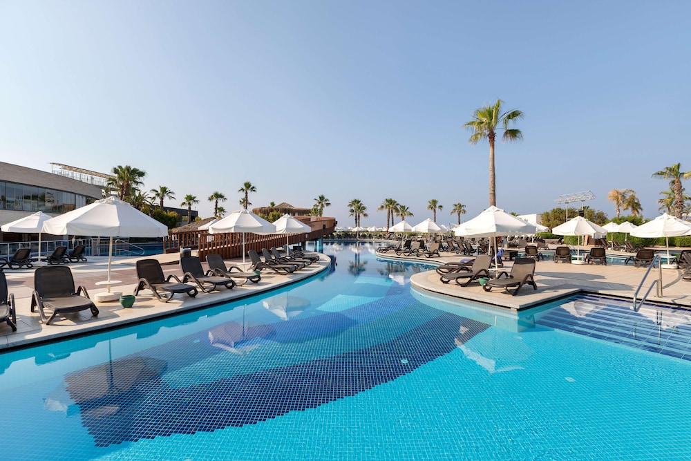 Sherwood Dreams Resort — Swimming pool in Belek