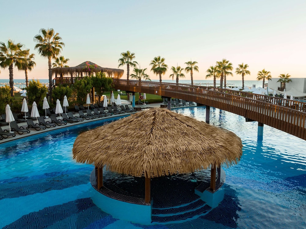Sherwood Dreams Resort — Swimming pool in Belek
