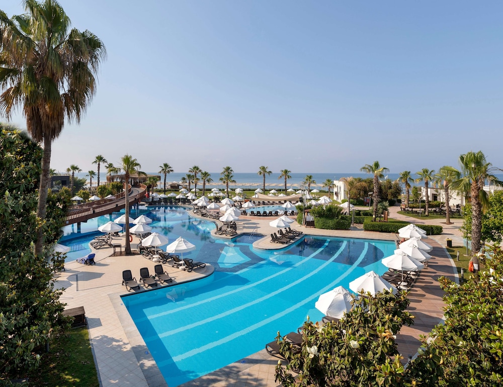 Sherwood Dreams Resort — Swimming pool in Belek